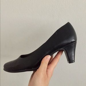 Aerosoles A2 Redwood Black Pumps